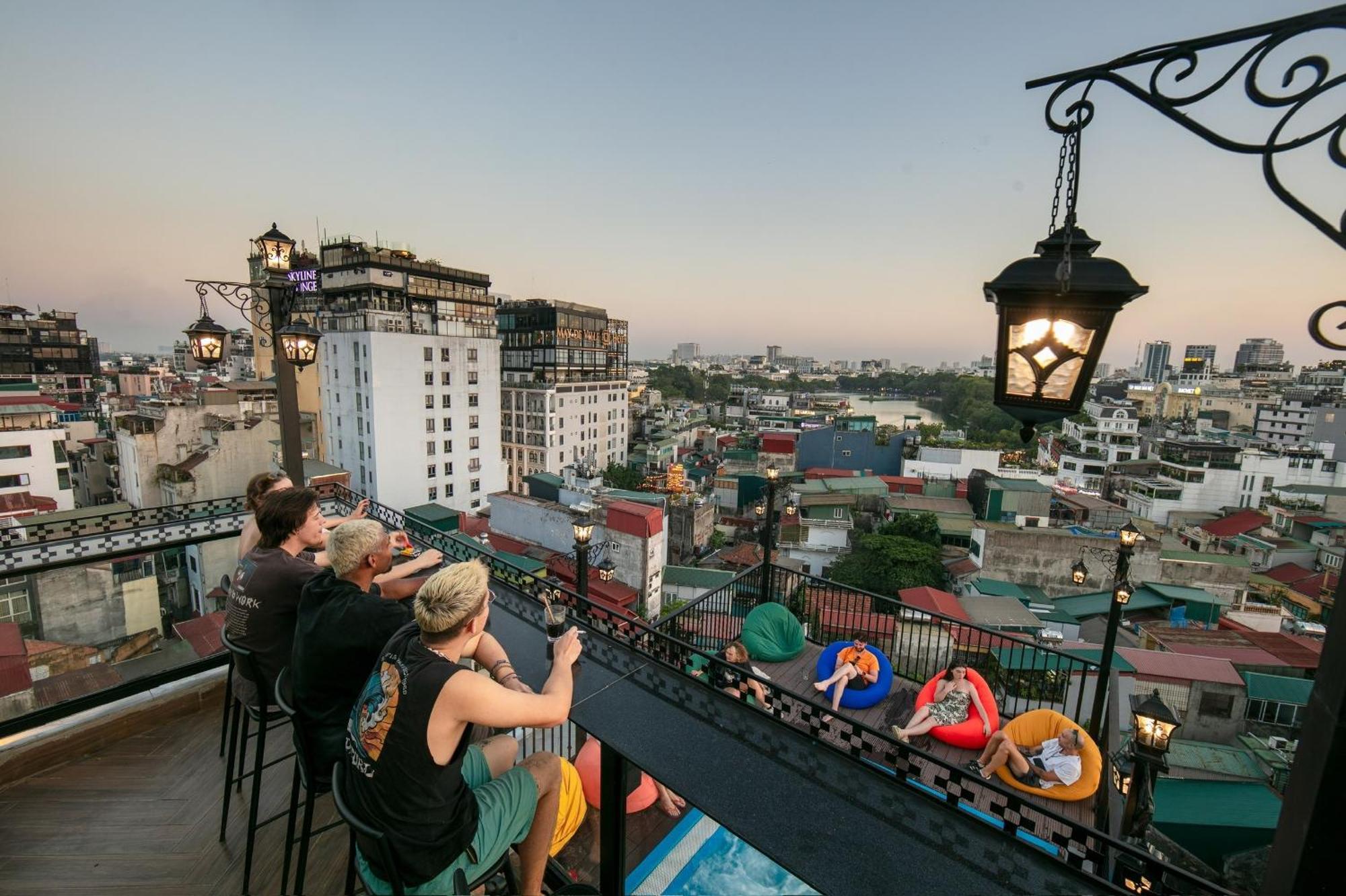 האנוי Lakeview Backpackers Hostel & Rooftop Bar מראה חיצוני תמונה