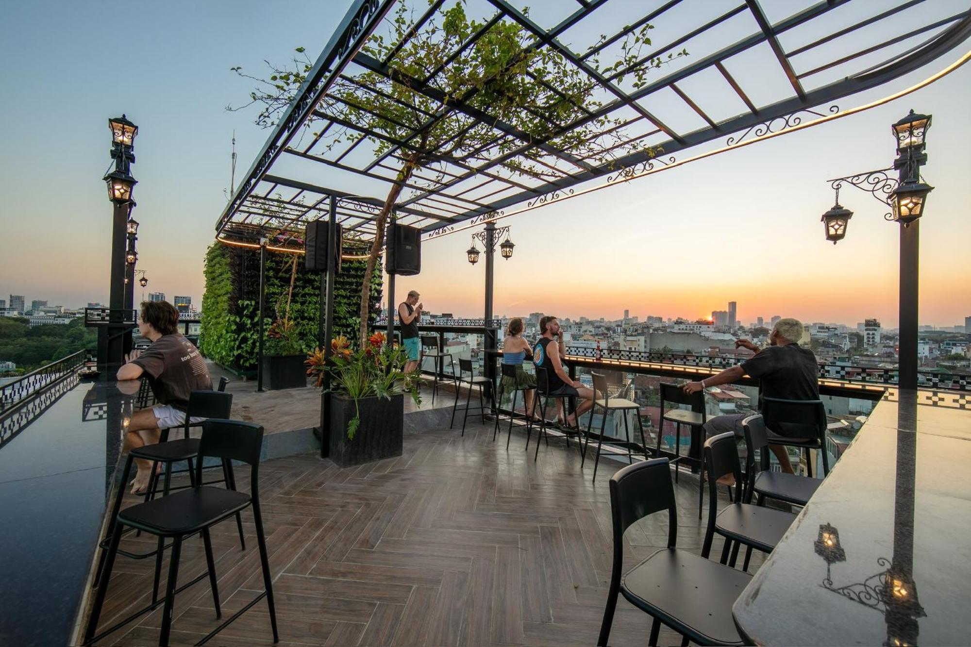 האנוי Lakeview Backpackers Hostel & Rooftop Bar מראה חיצוני תמונה