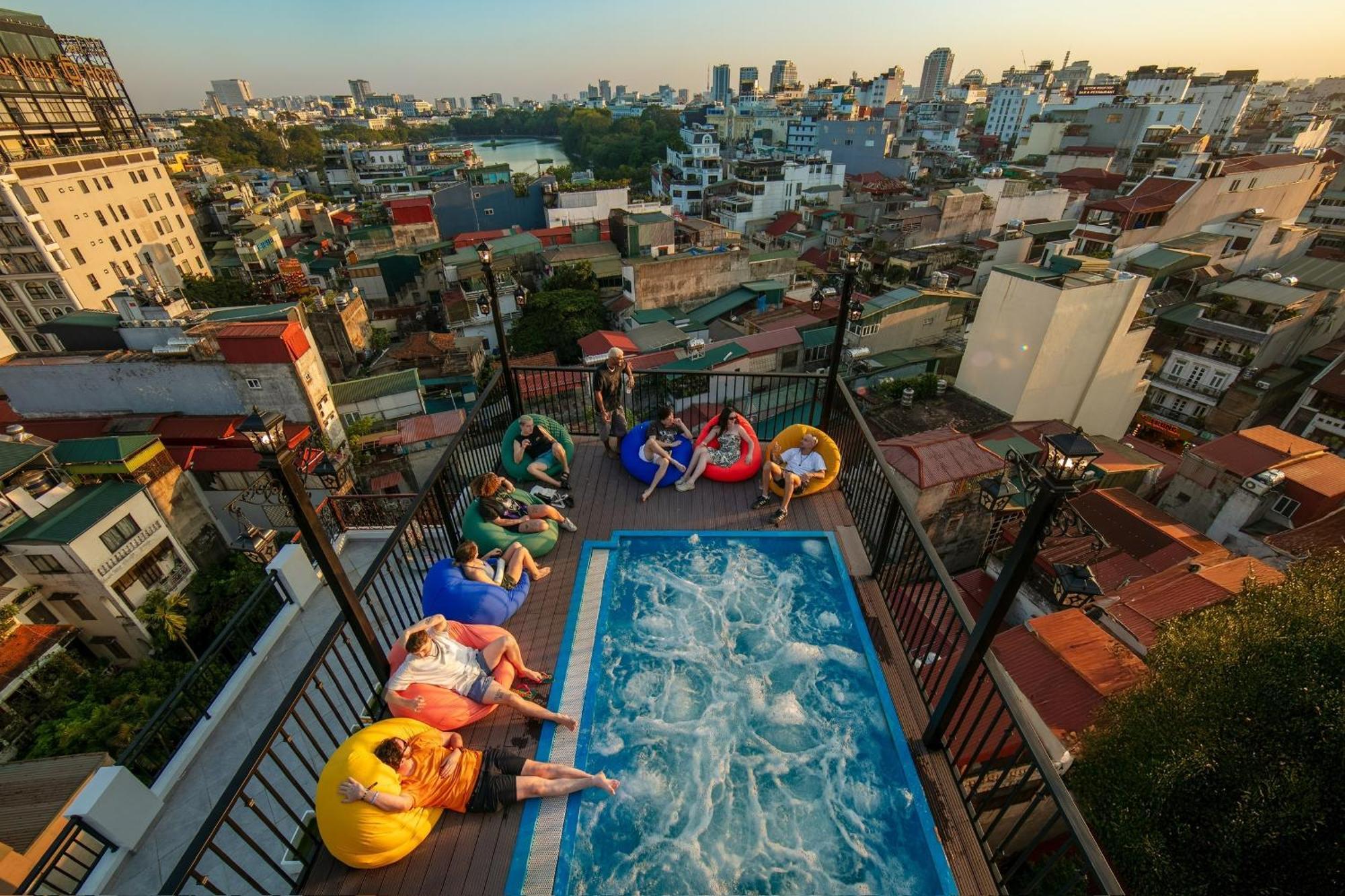 האנוי Lakeview Backpackers Hostel & Rooftop Bar מראה חיצוני תמונה