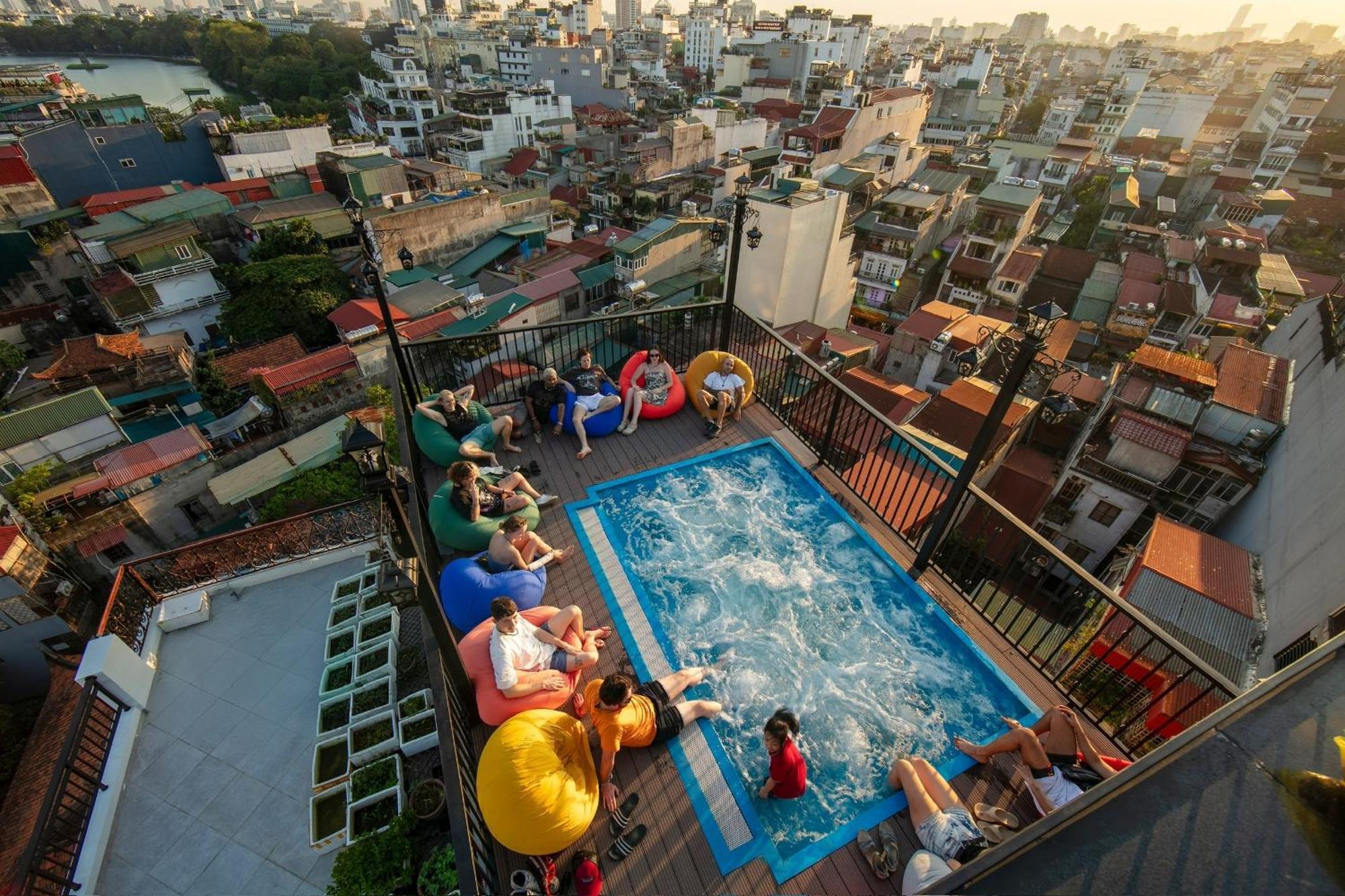 האנוי Lakeview Backpackers Hostel & Rooftop Bar מראה חיצוני תמונה