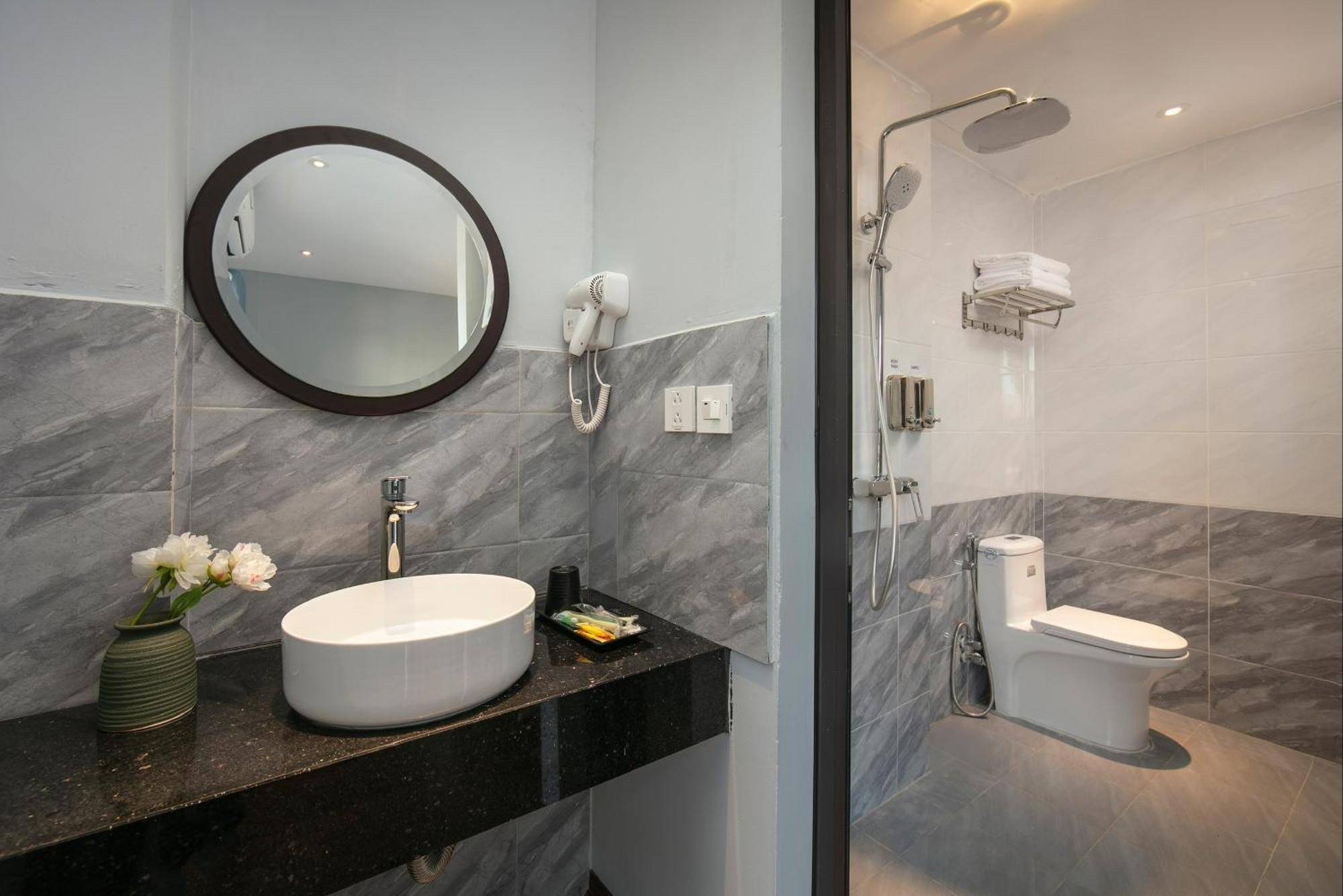 האנוי Lakeview Backpackers Hostel & Rooftop Bar מראה חיצוני תמונה