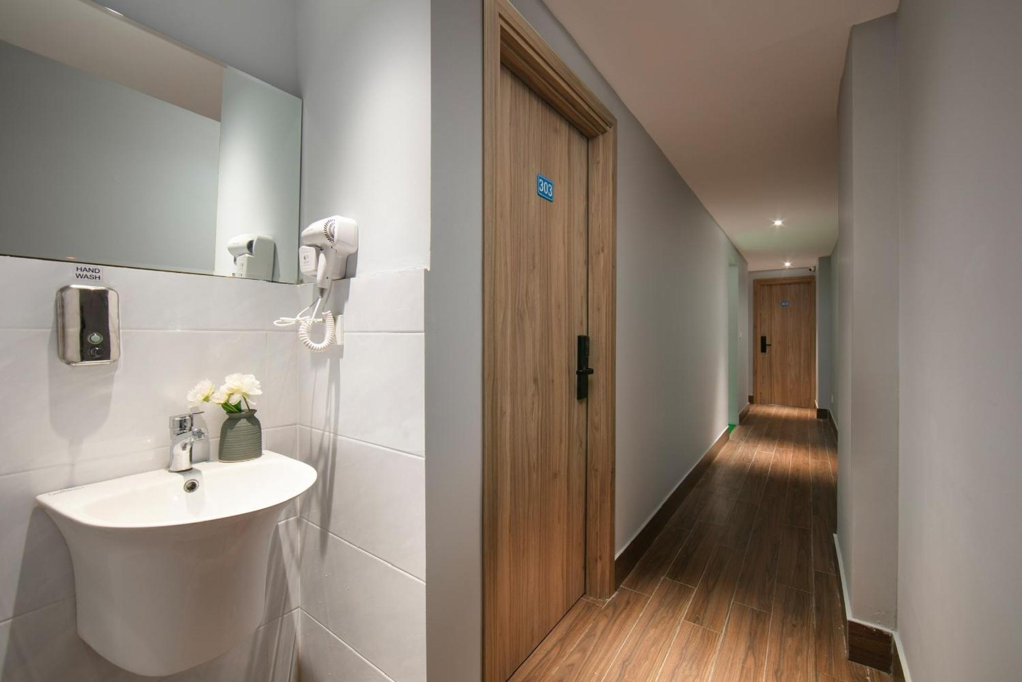 האנוי Lakeview Backpackers Hostel & Rooftop Bar מראה חיצוני תמונה