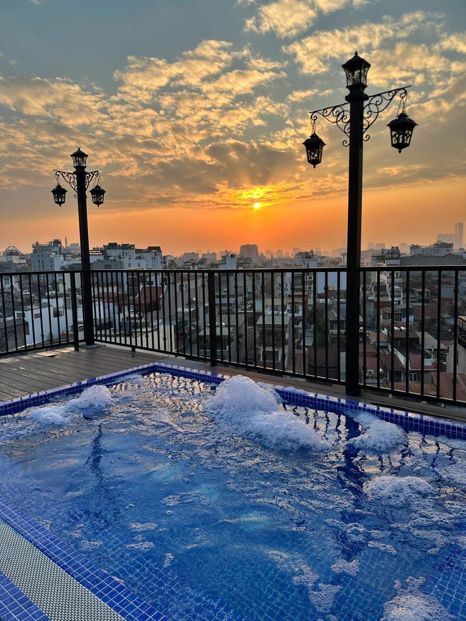 האנוי Lakeview Backpackers Hostel & Rooftop Bar מראה חיצוני תמונה