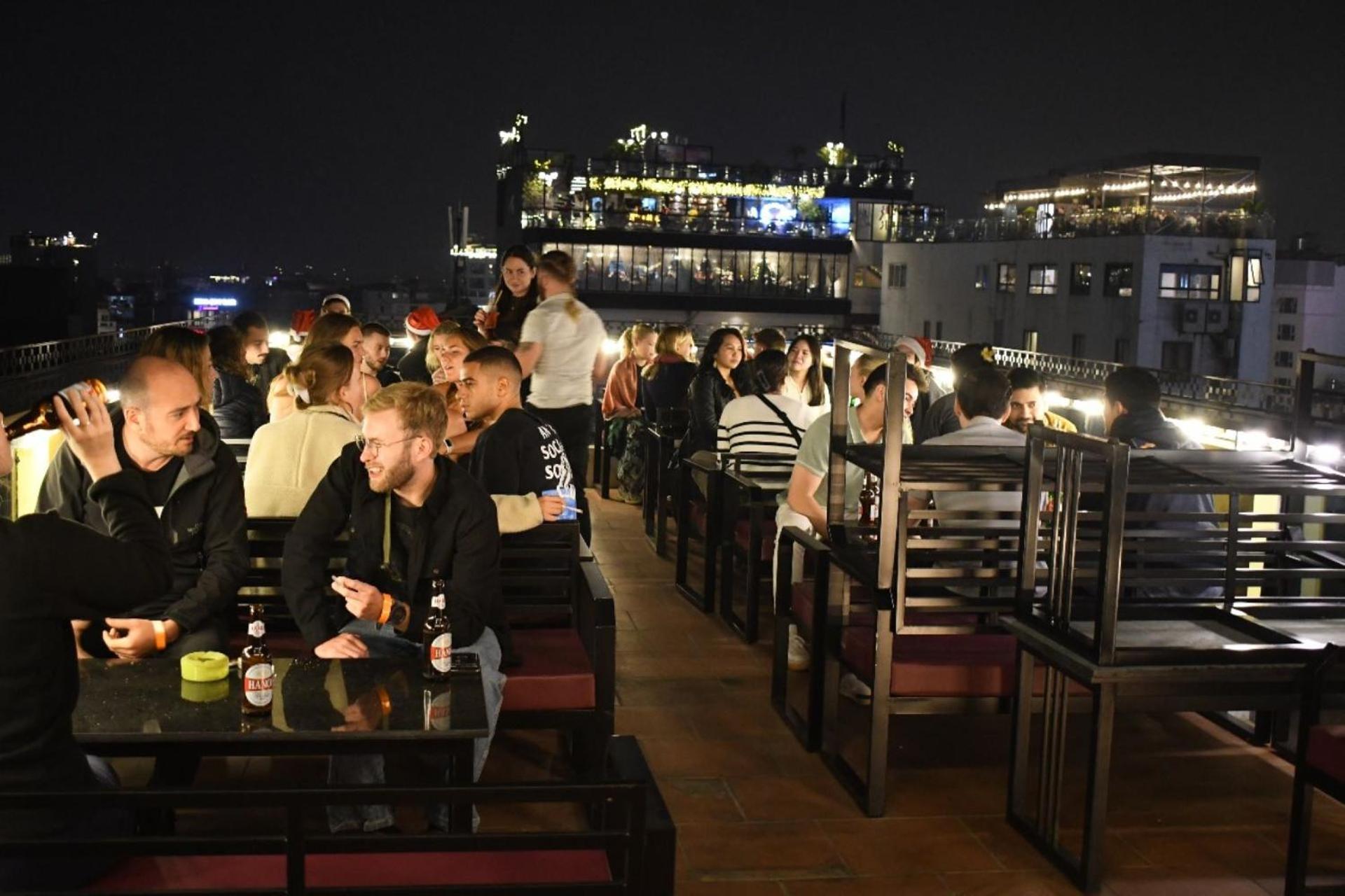 האנוי Lakeview Backpackers Hostel & Rooftop Bar מראה חיצוני תמונה